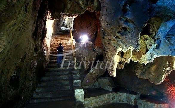 Chal Nakhjir Cave 