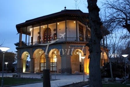 Chehel Sotune Edifice 