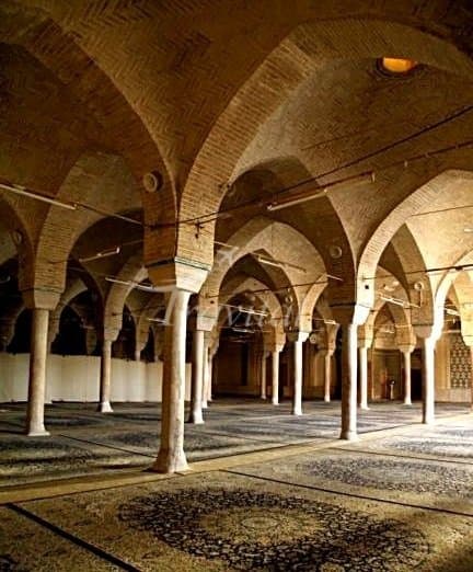 Chehel Sotune Mosque 