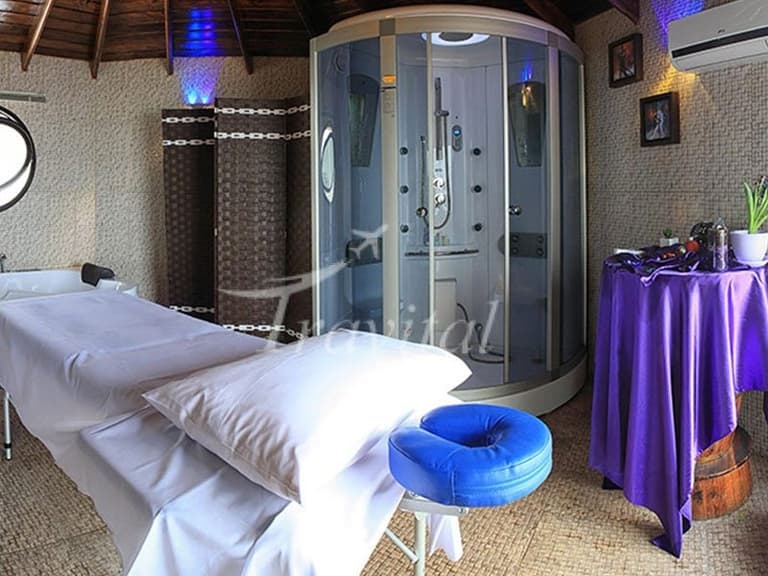 Dolphin Hotel – Bandar Anzali