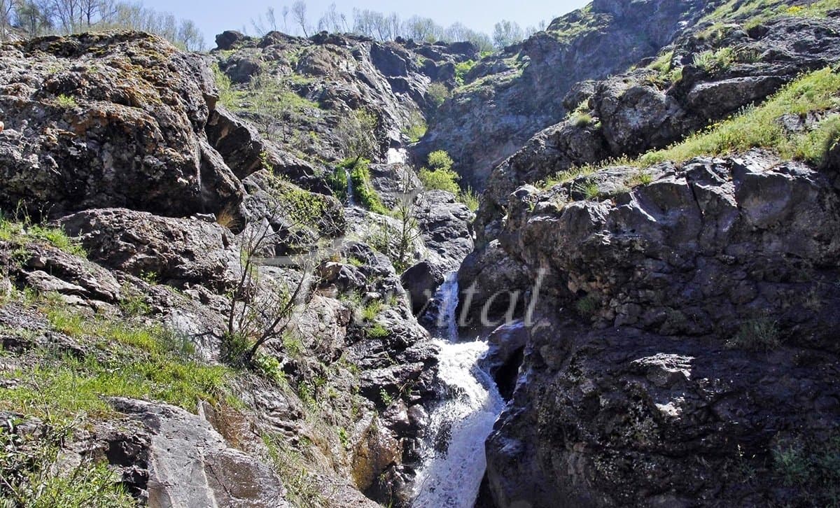 Eidj (Dahqoloo) Waterfall 