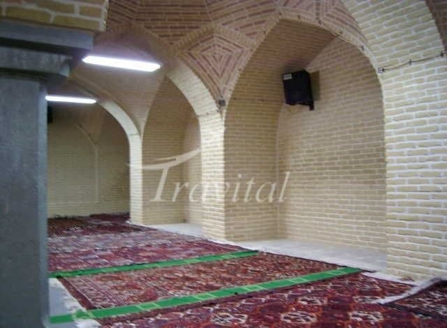 Khan Jame’ Mosque 