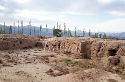 Sang-e-Chakhmaq Hill 
