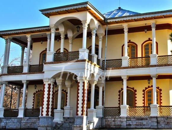 Sorkheh Hesar Palace 