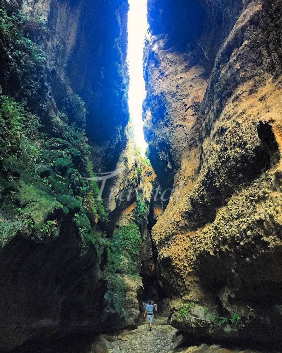 Zinehgan Cave 