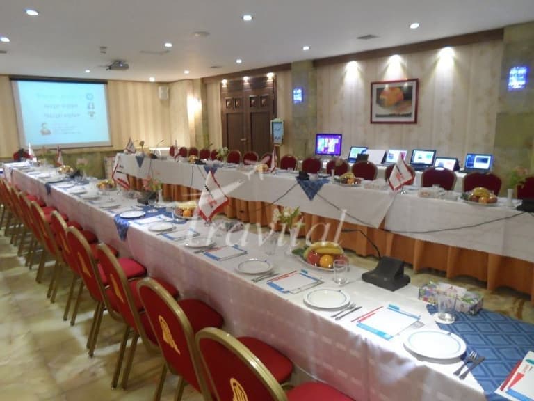 Ali Qapu (Alighapoo) Hotel – Isfahan