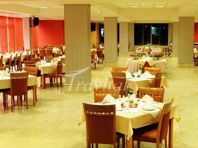 Piroozy Hotel – Isfahan