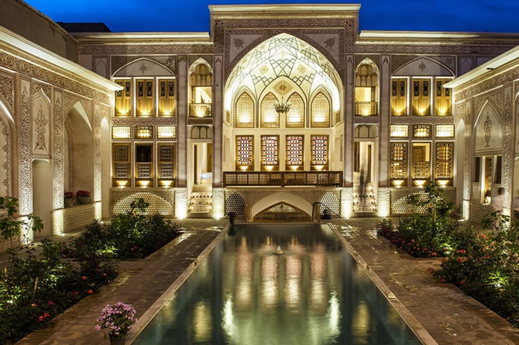 A guide to travel to Kashan