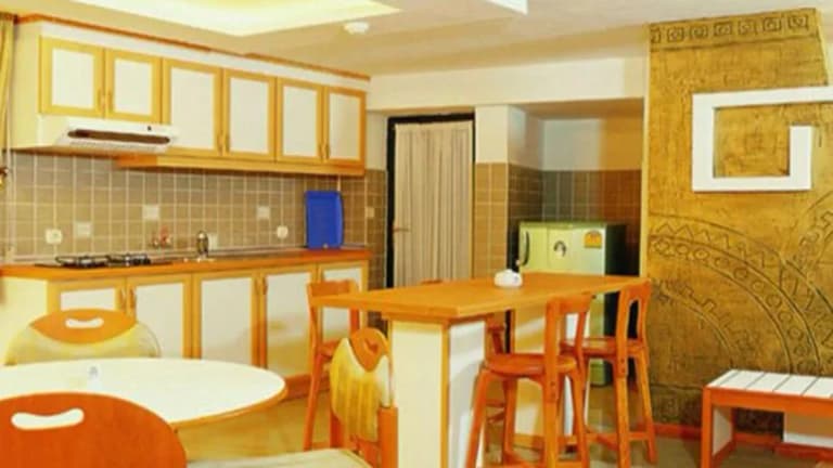 Ariyan Hotel – Nur