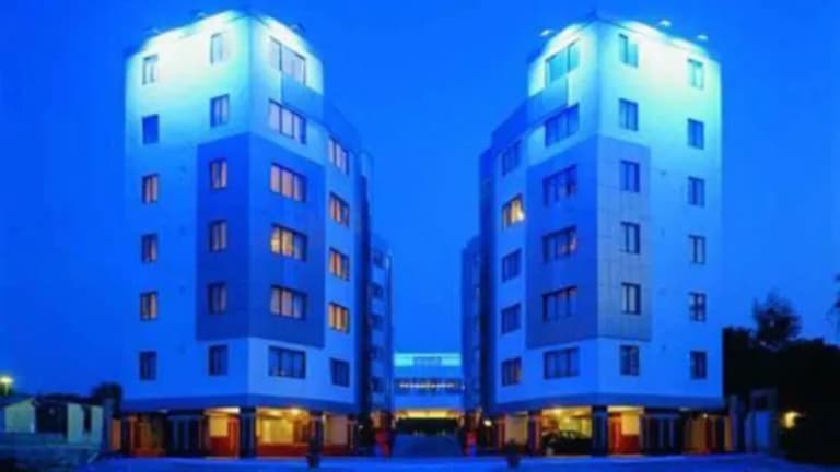Ariyan Hotel – Nur