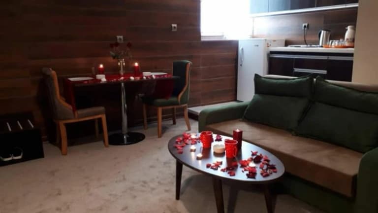 Hiva Apartment Hotel – Kerman