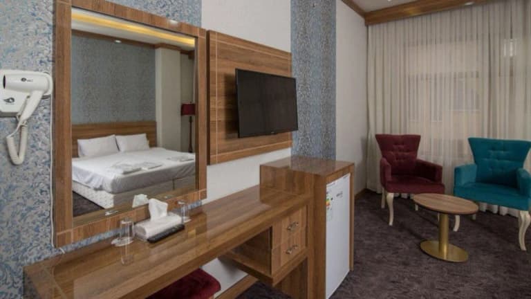 Raspina Hotel – Qom