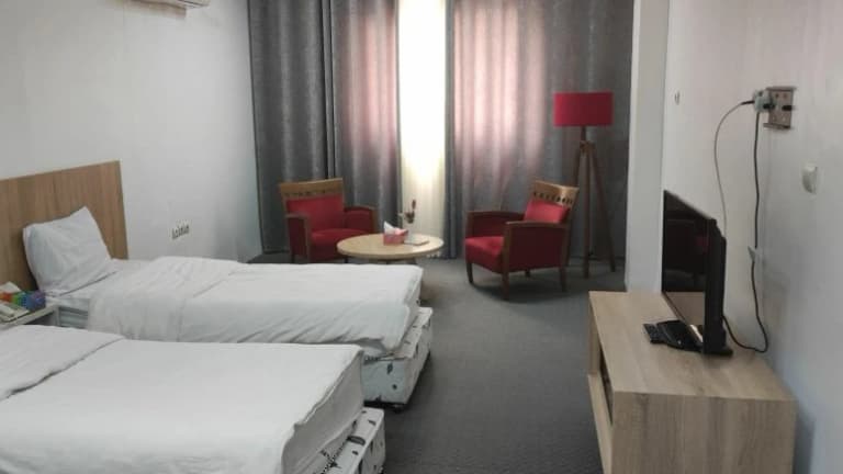 Roumeyle Apartment Hotel – Asaluyeh