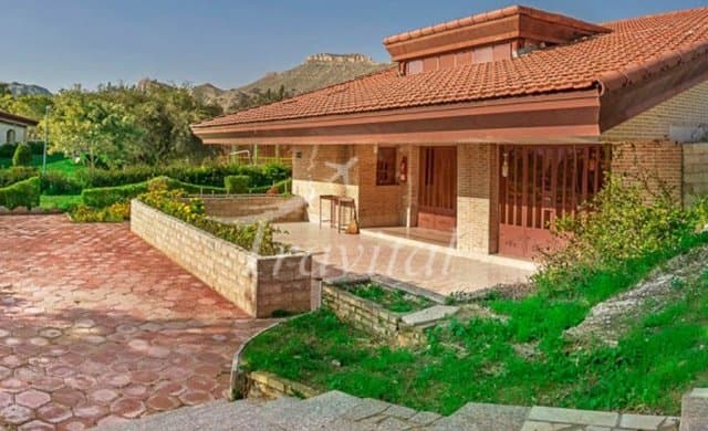 Maroon Hotel – Behbahan
