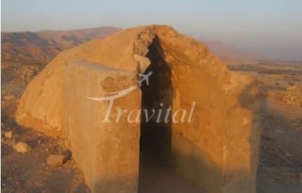 Qadamgah Castle – Lar